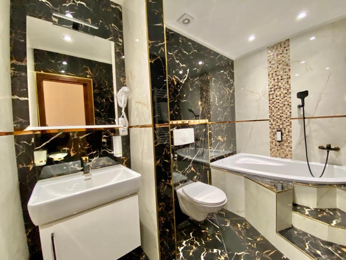 King Suite,1345217405:JPEG